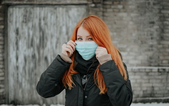 COMMENT PREVENIR ET TRAITER LA COVID-19